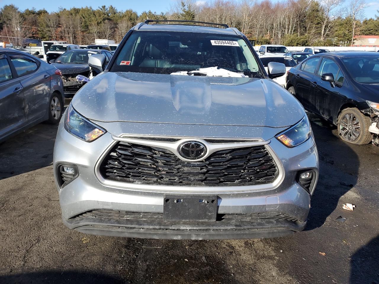 2022 Toyota Highlander - Image 5