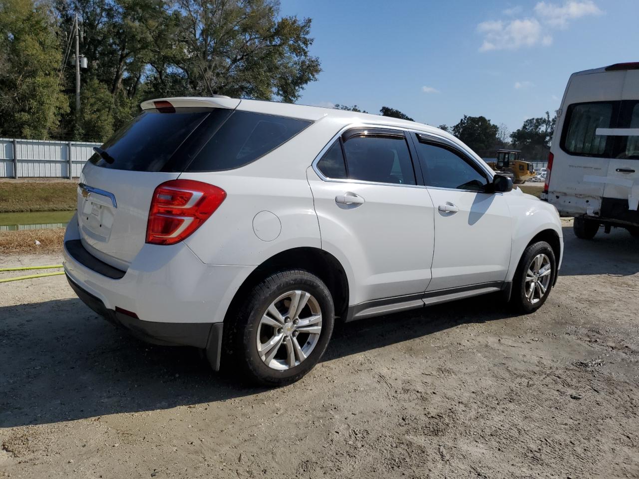 2017 Chevrolet Equinox - Image 3