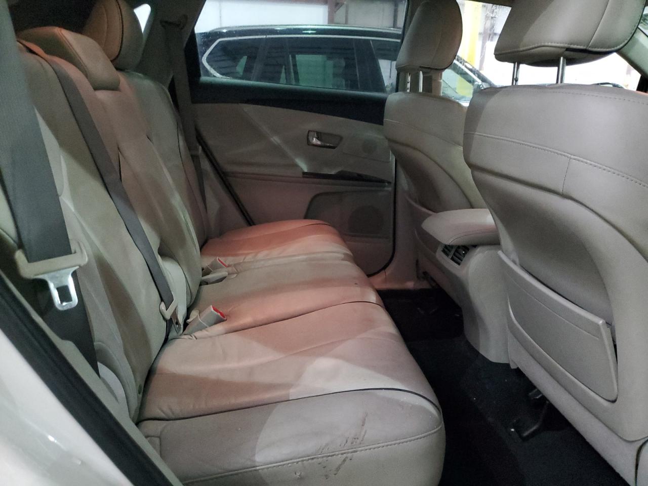 2010 Toyota Venza - Image 11