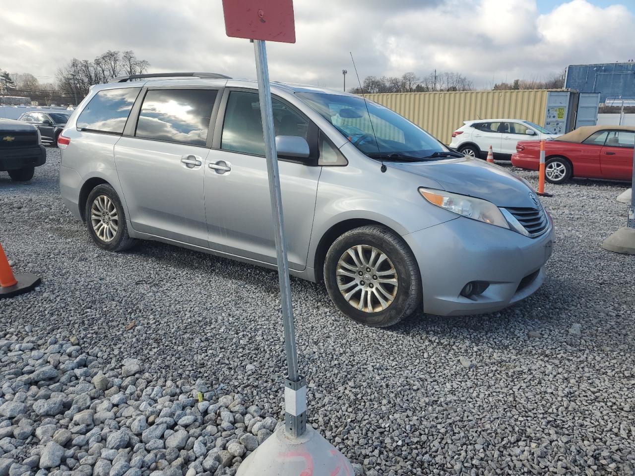 2012 Toyota Sienna - Image 4