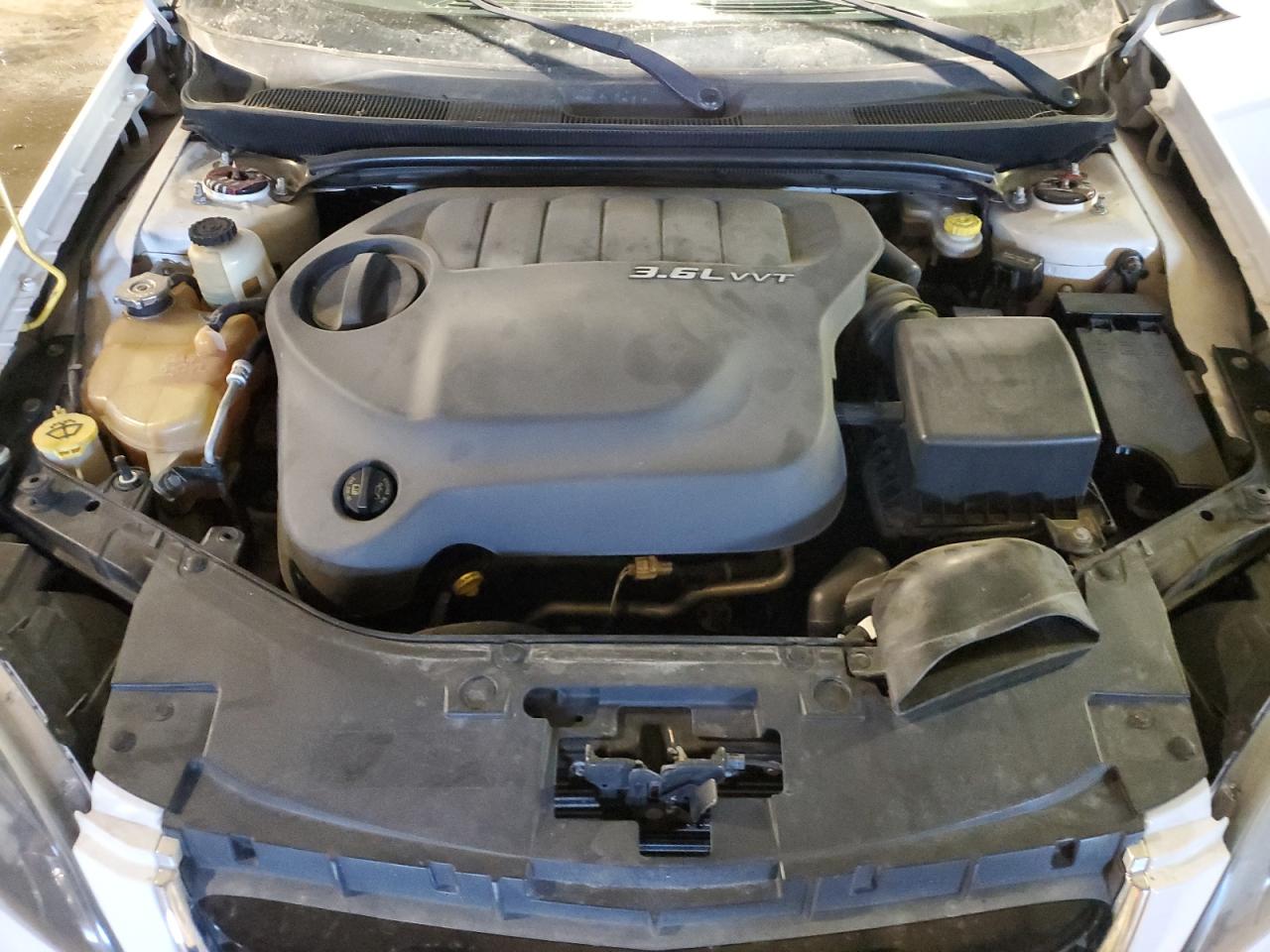 2011 Chrysler 200 - Image 11