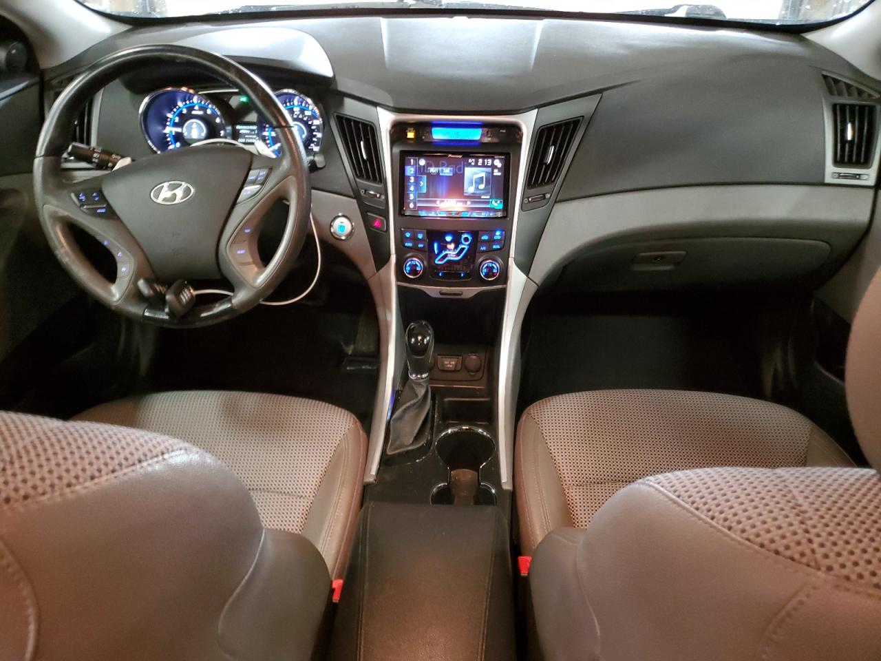 2012 Hyundai Sonata - Image 8