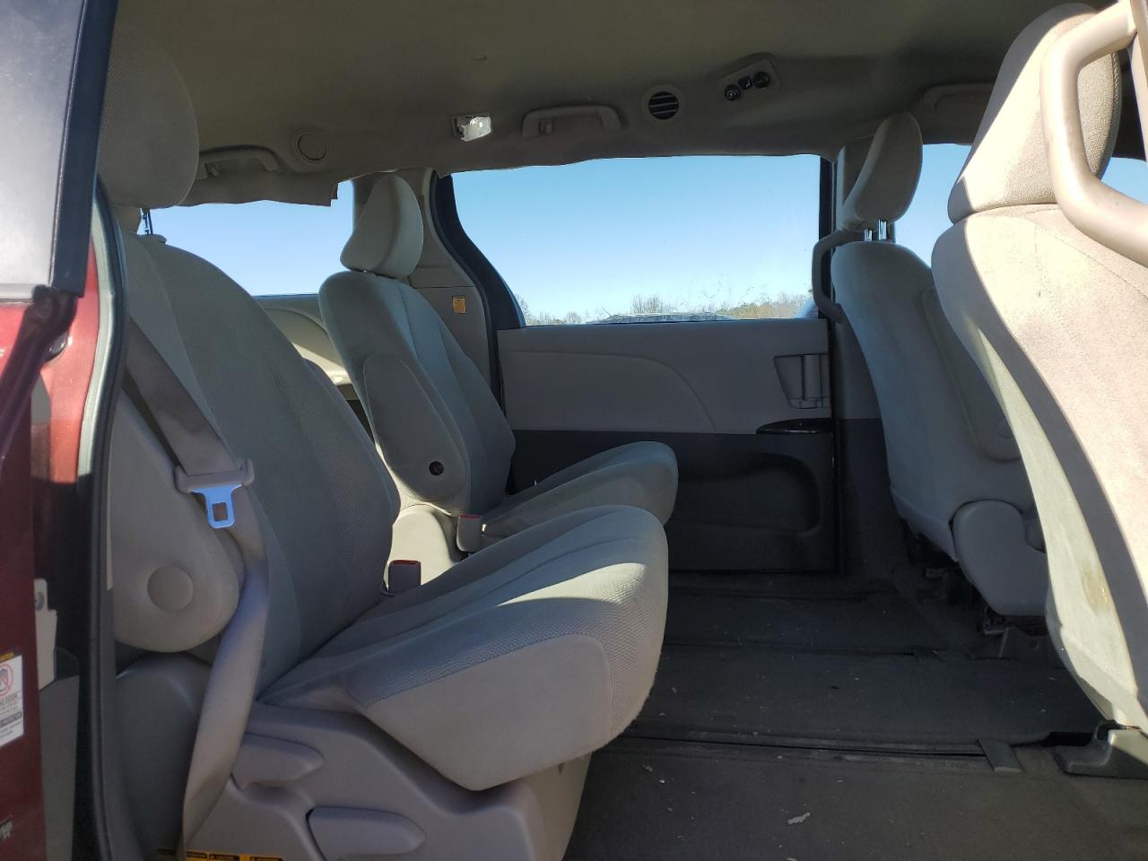 2012 Toyota Sienna - Image 12