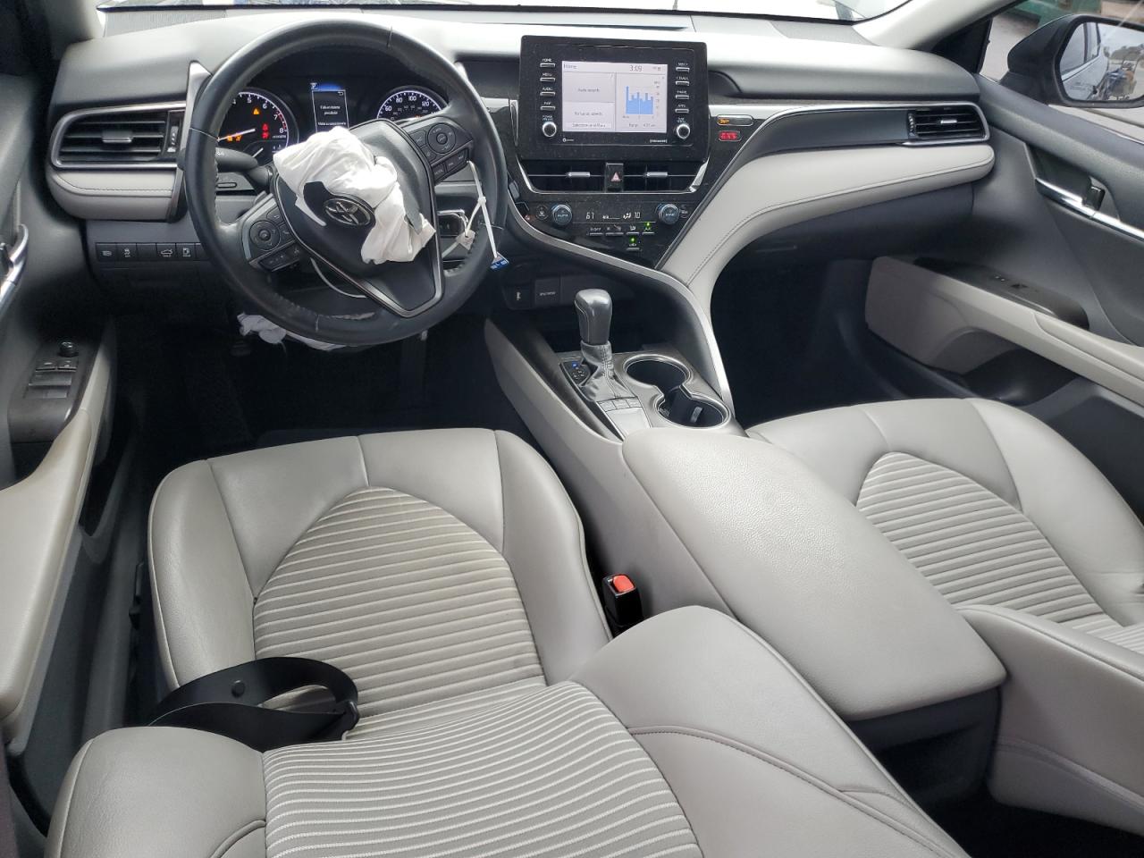 2022 Toyota Camry - Image 8