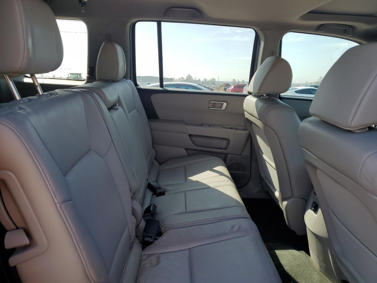 2014 Honda Pilot - Image 11