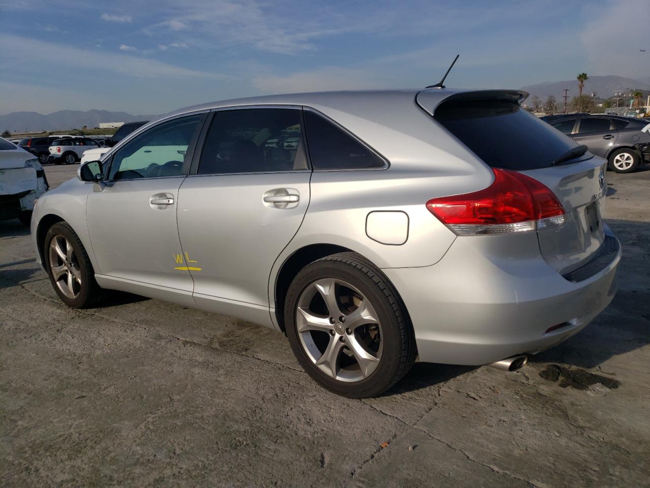 2011 Toyota Venza - Image 2