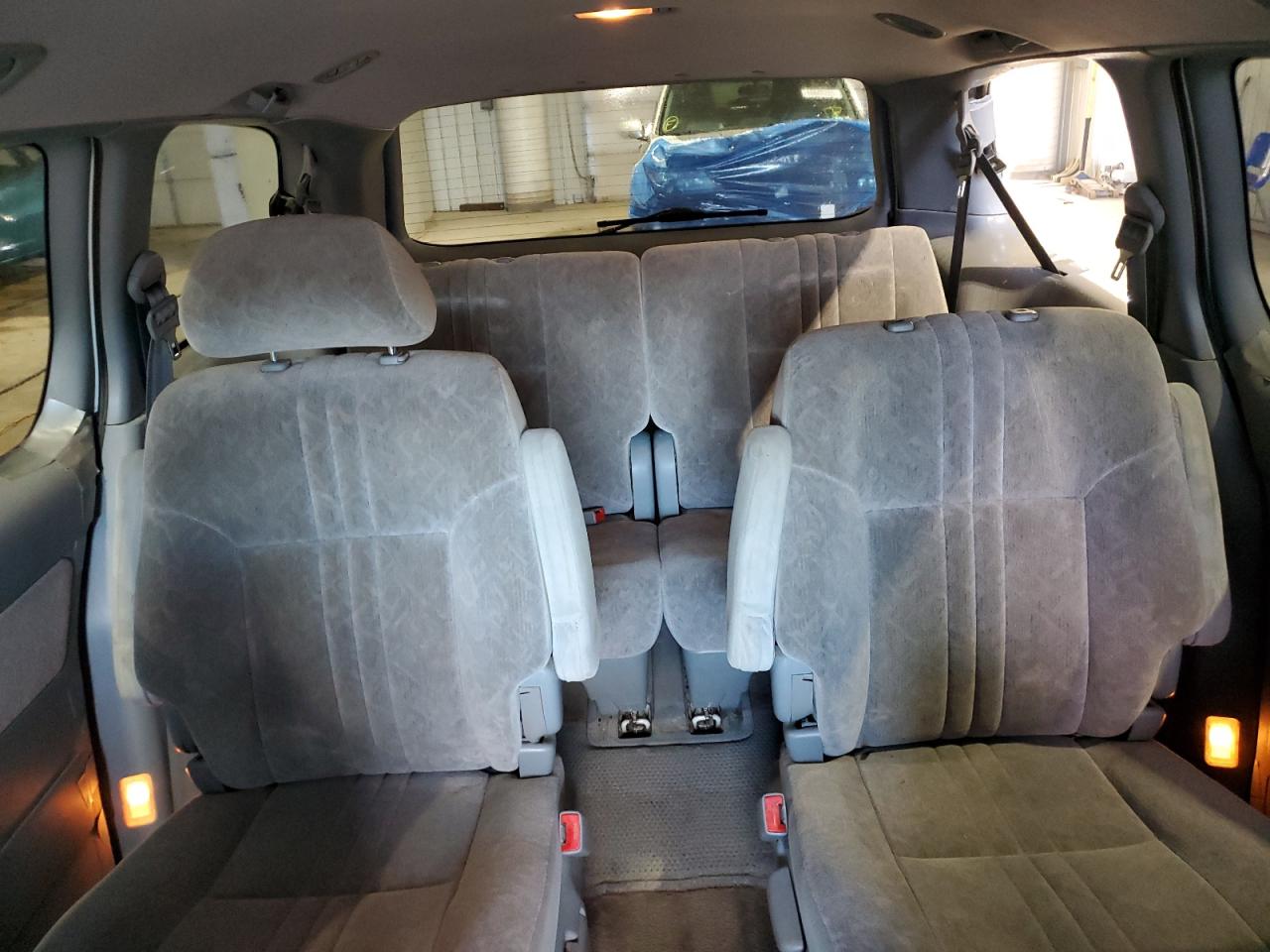 1999 Toyota Sienna - Image 10