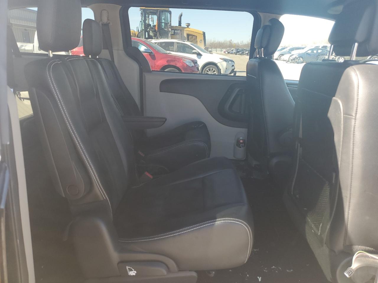 2019 Dodge Caravan - Image 11