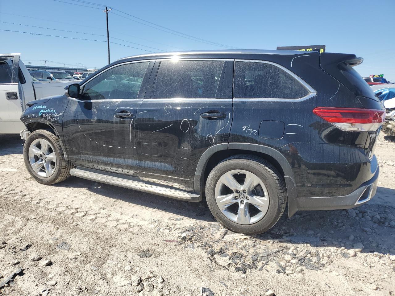 2017 Toyota Highlander - Image 2