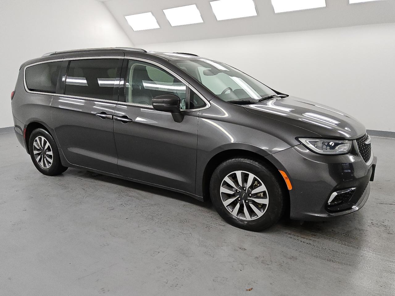 2021 Chrysler Pacifica - Image 4