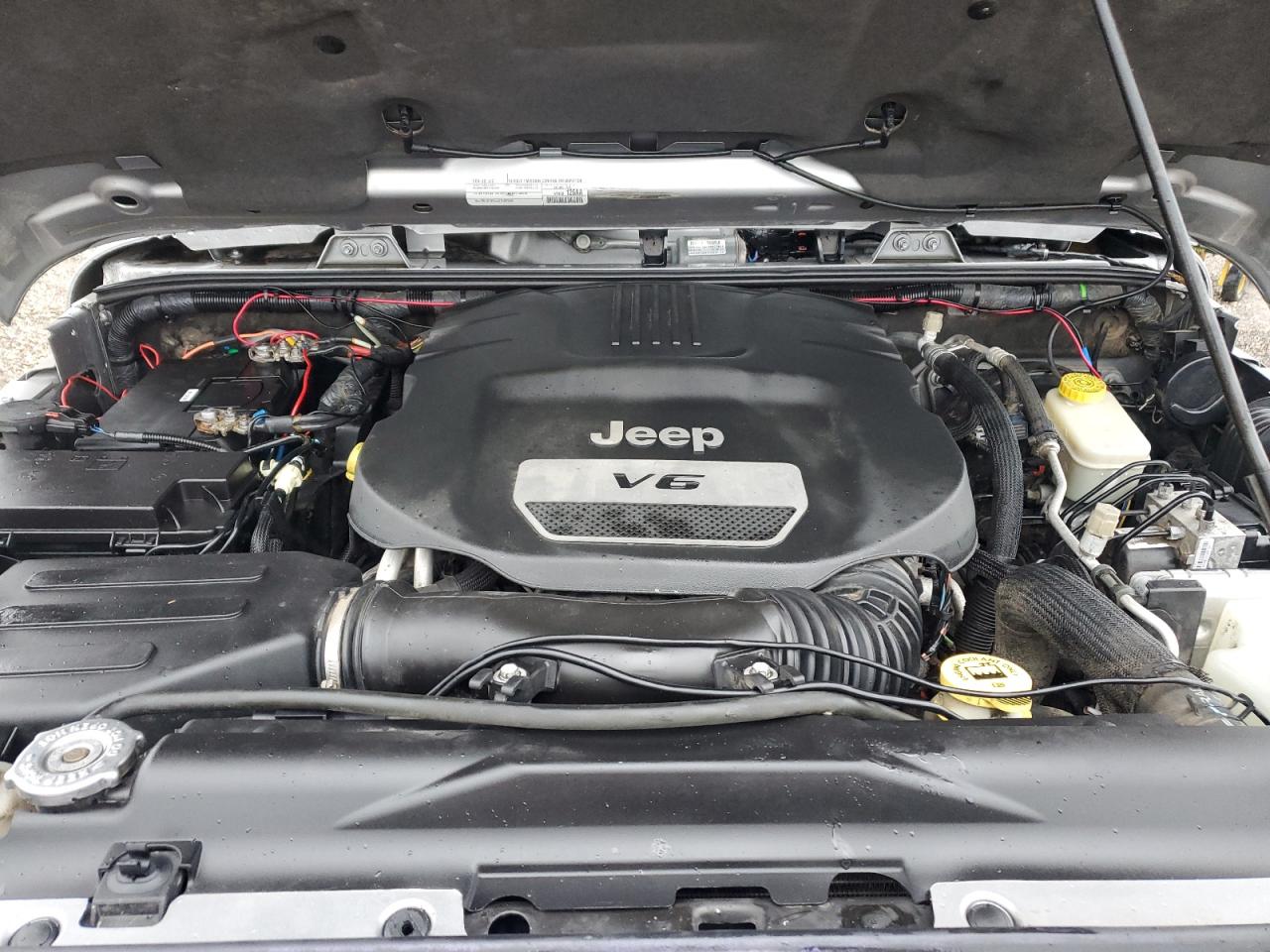 2015 Jeep Wrangler - Image 11