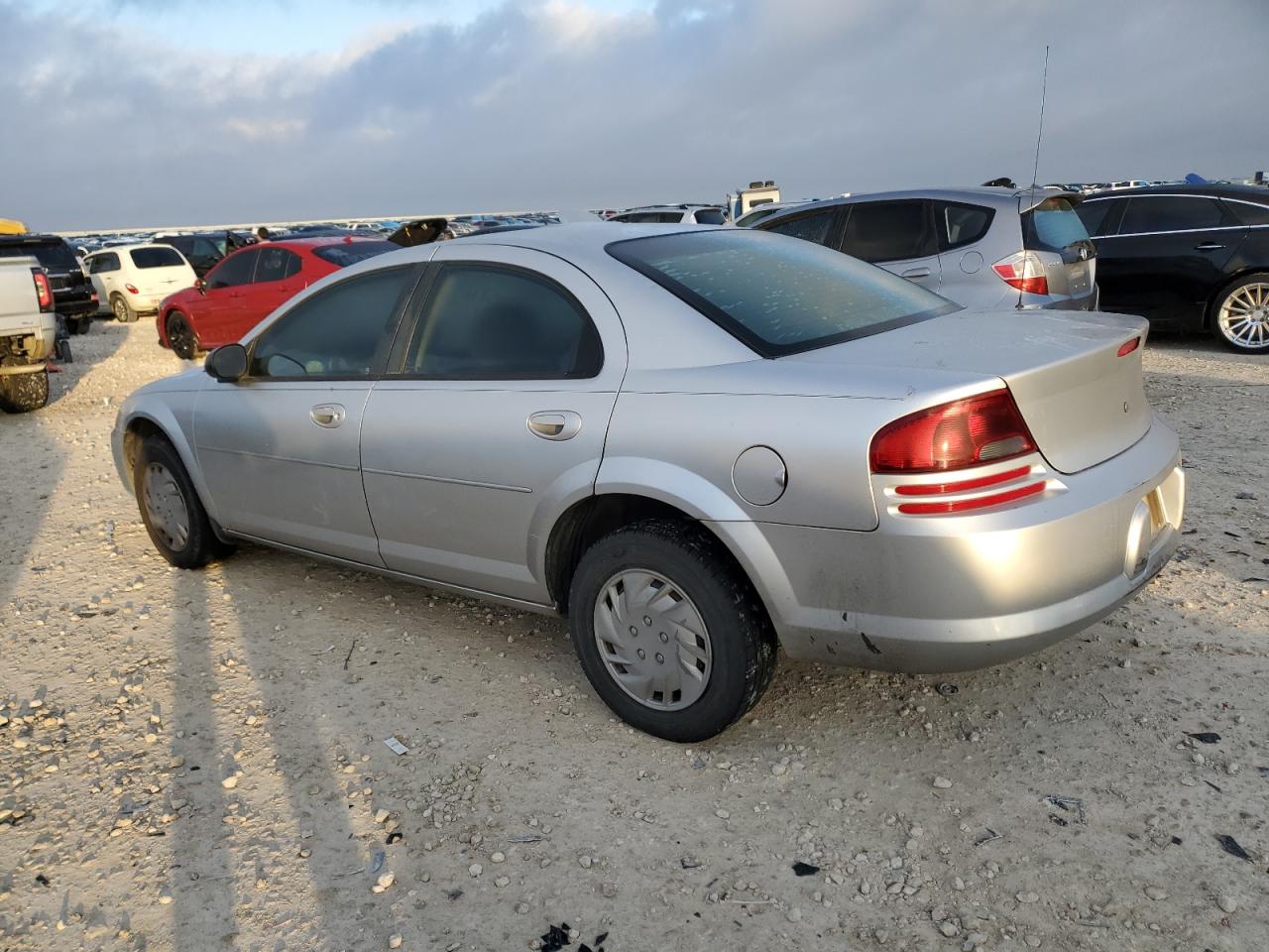 2005 Dodge Stratus - Image 2
