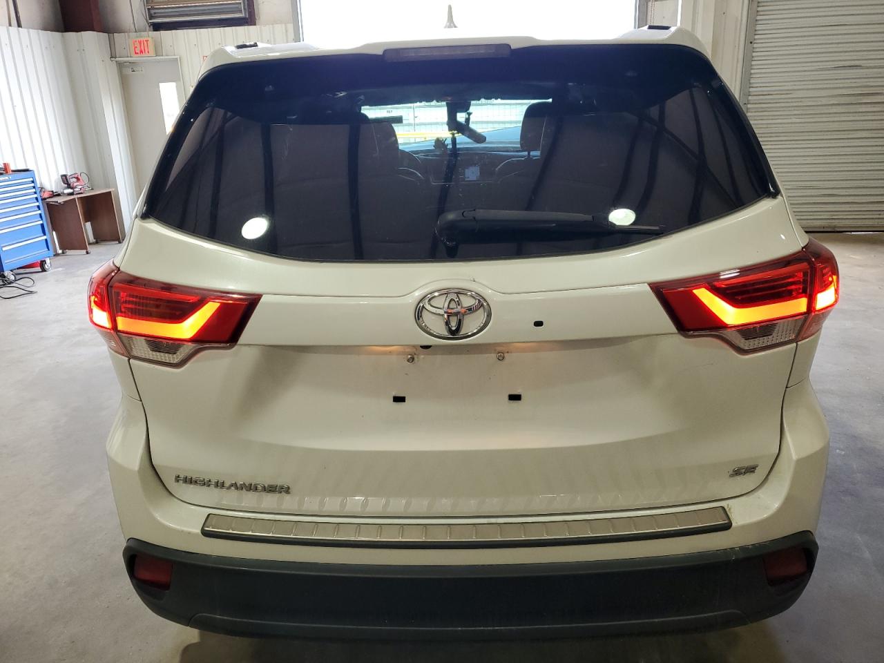 2017 Toyota Highlander - Image 6