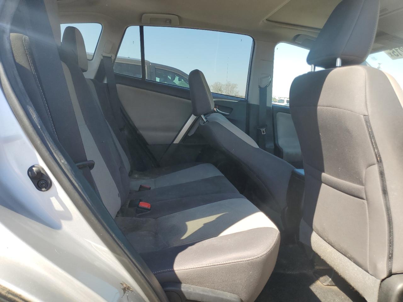 2015 Toyota RAV 4 - Image 11