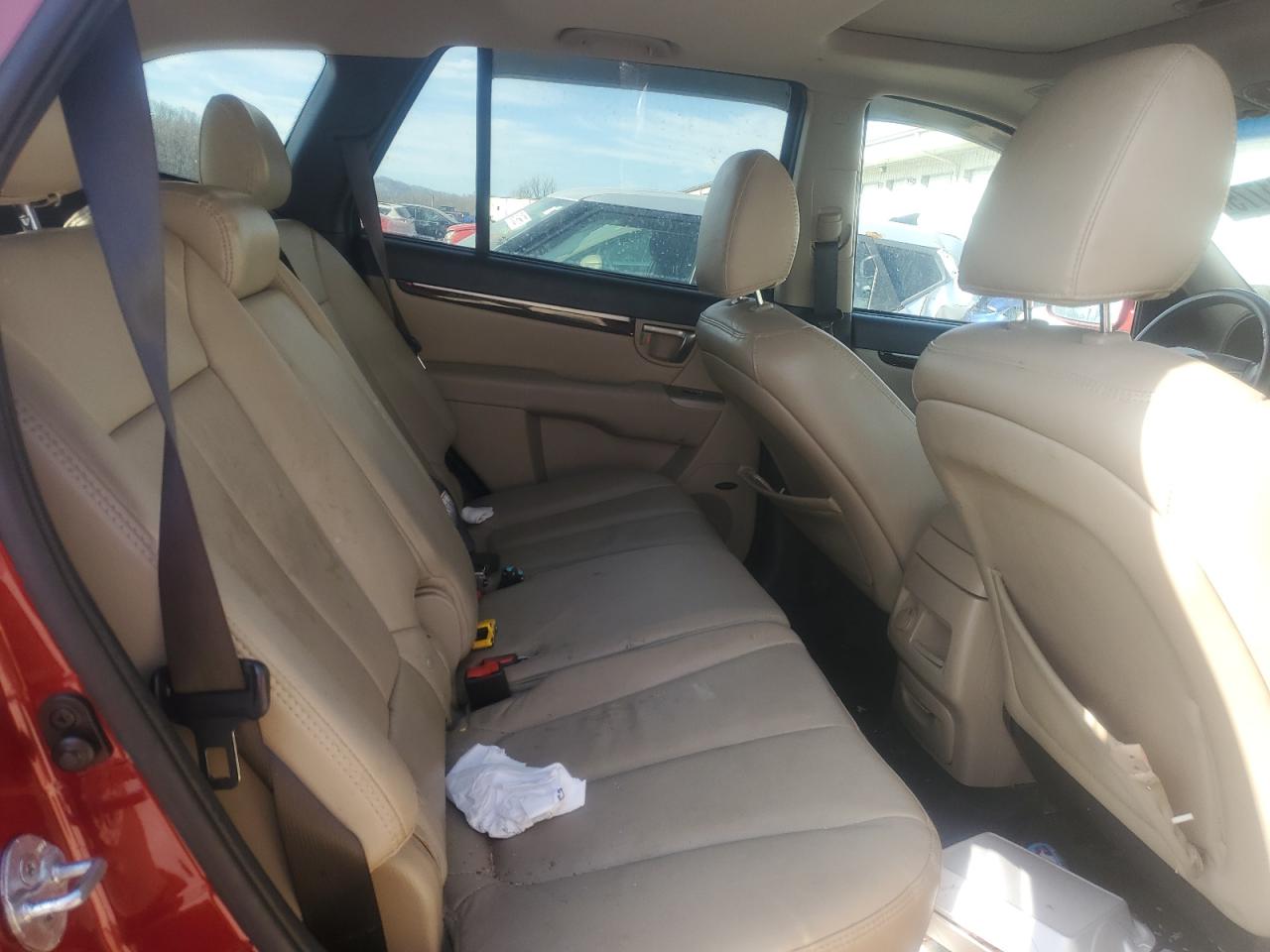 2012 Hyundai Santa Fe - Image 11