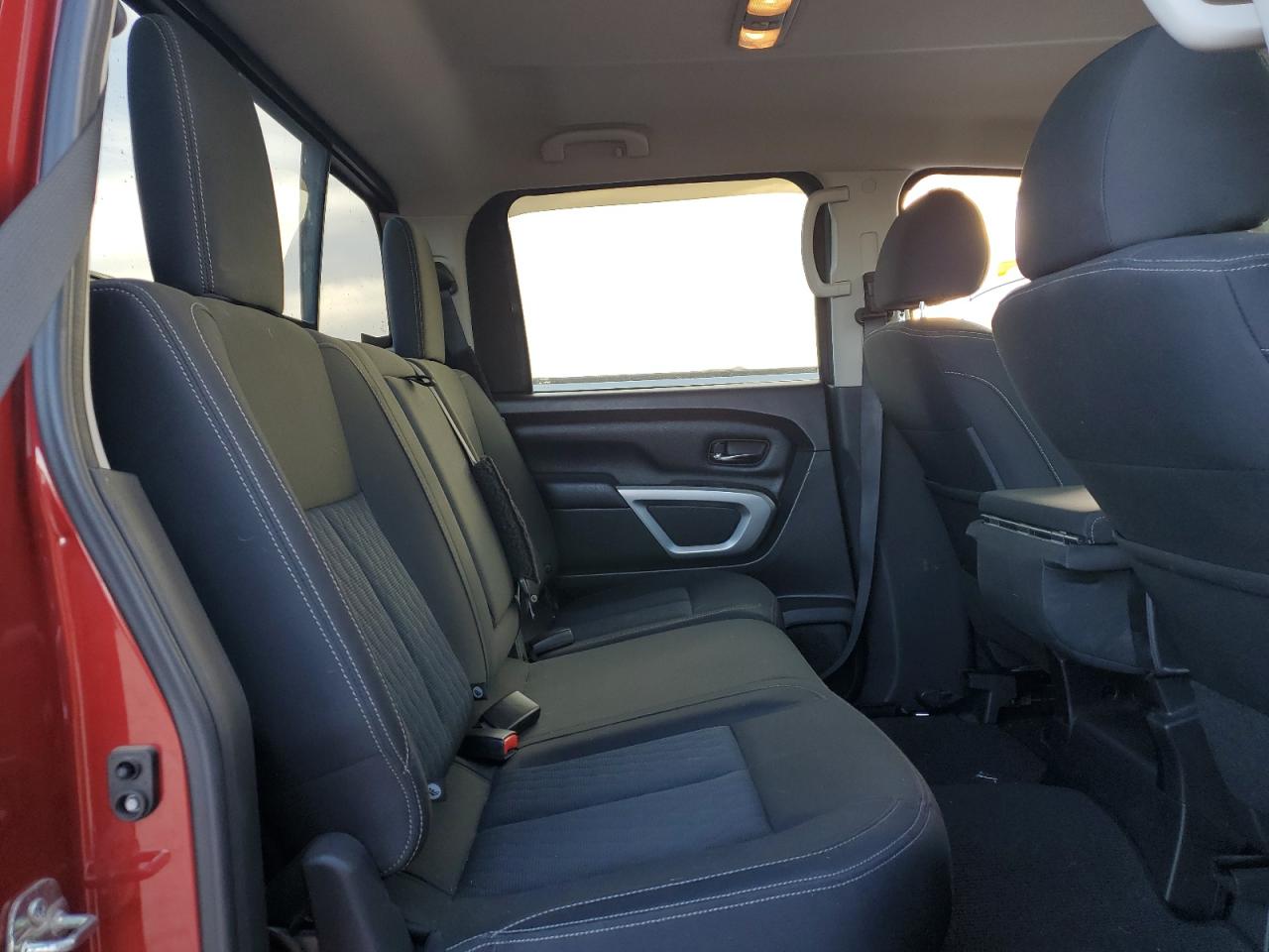 2018 Nissan Titan - Image 10