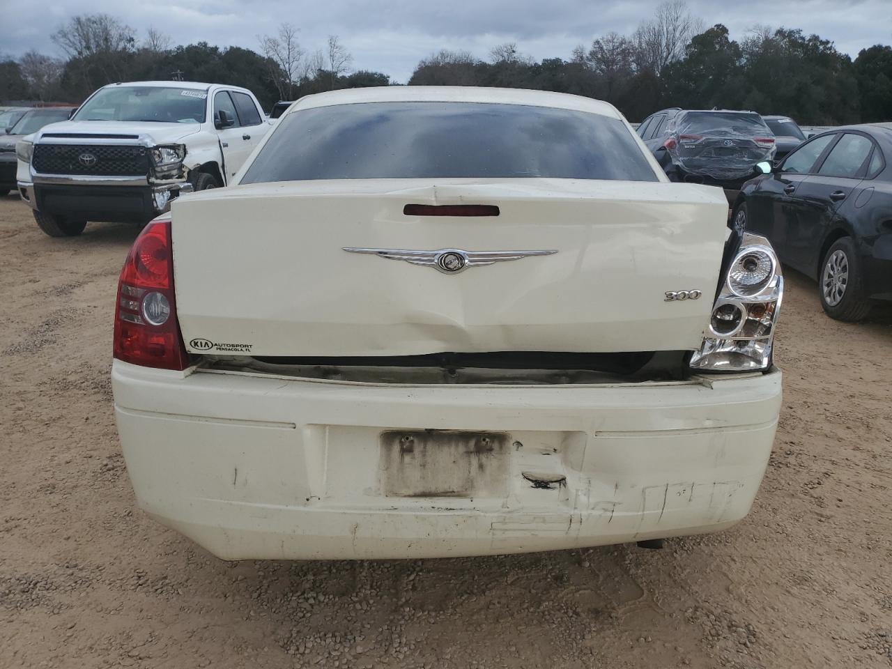 2009 Chrysler 300 - Image 6