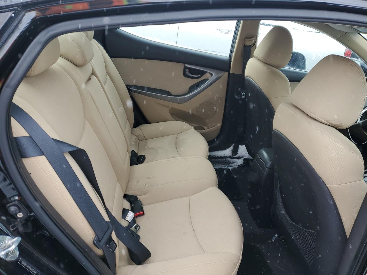 2011 Hyundai Elantra - Image 10