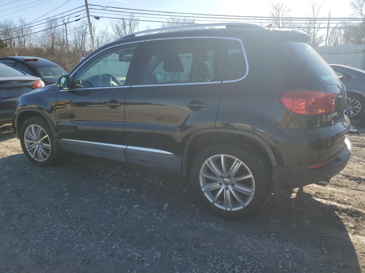 2016 Volkswagen Tiguan - Image 2