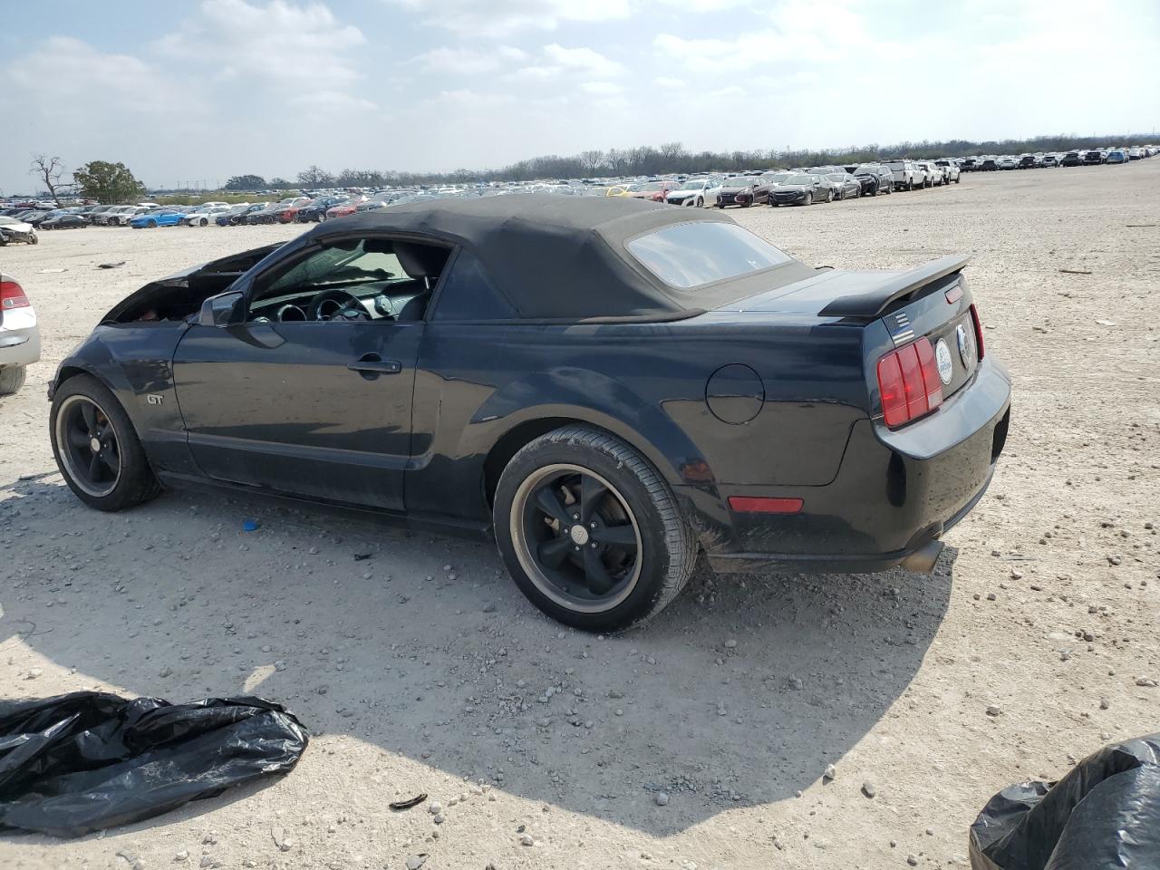 2007 Ford Mustang - Image 2