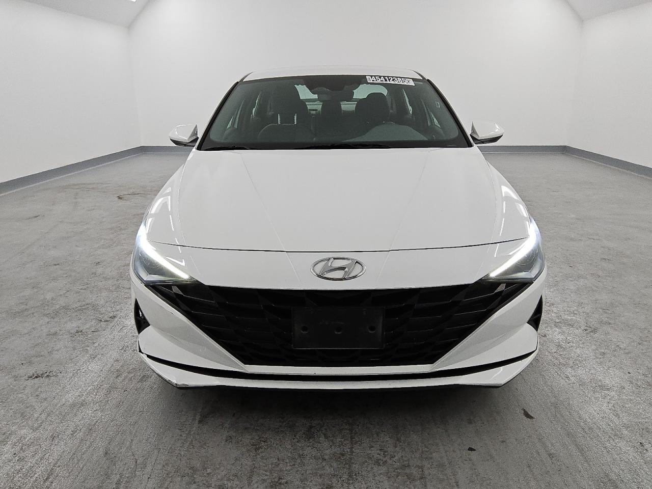2023 Hyundai Elantra - Image 5