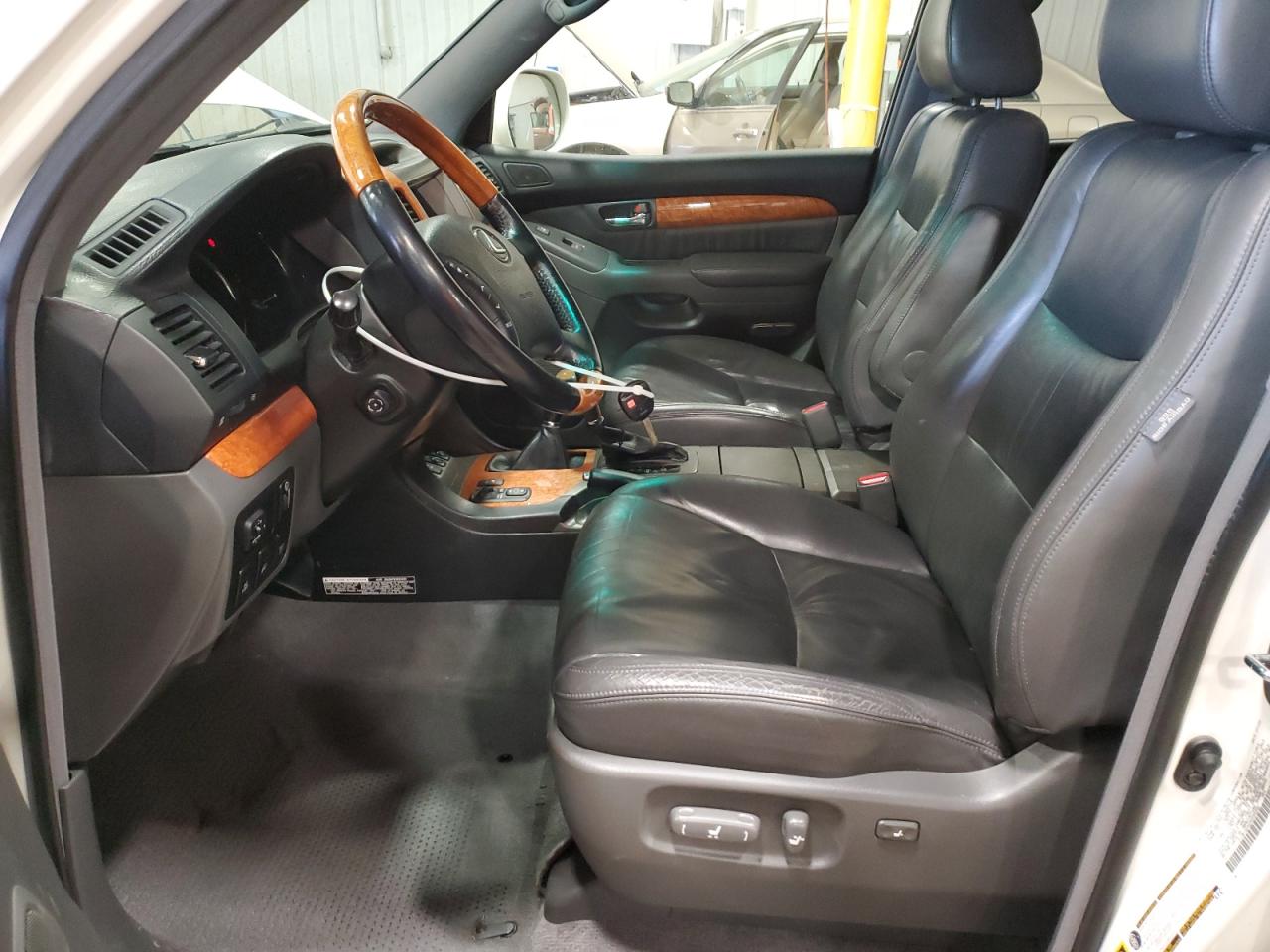 2005 Lexus GX - Image 7