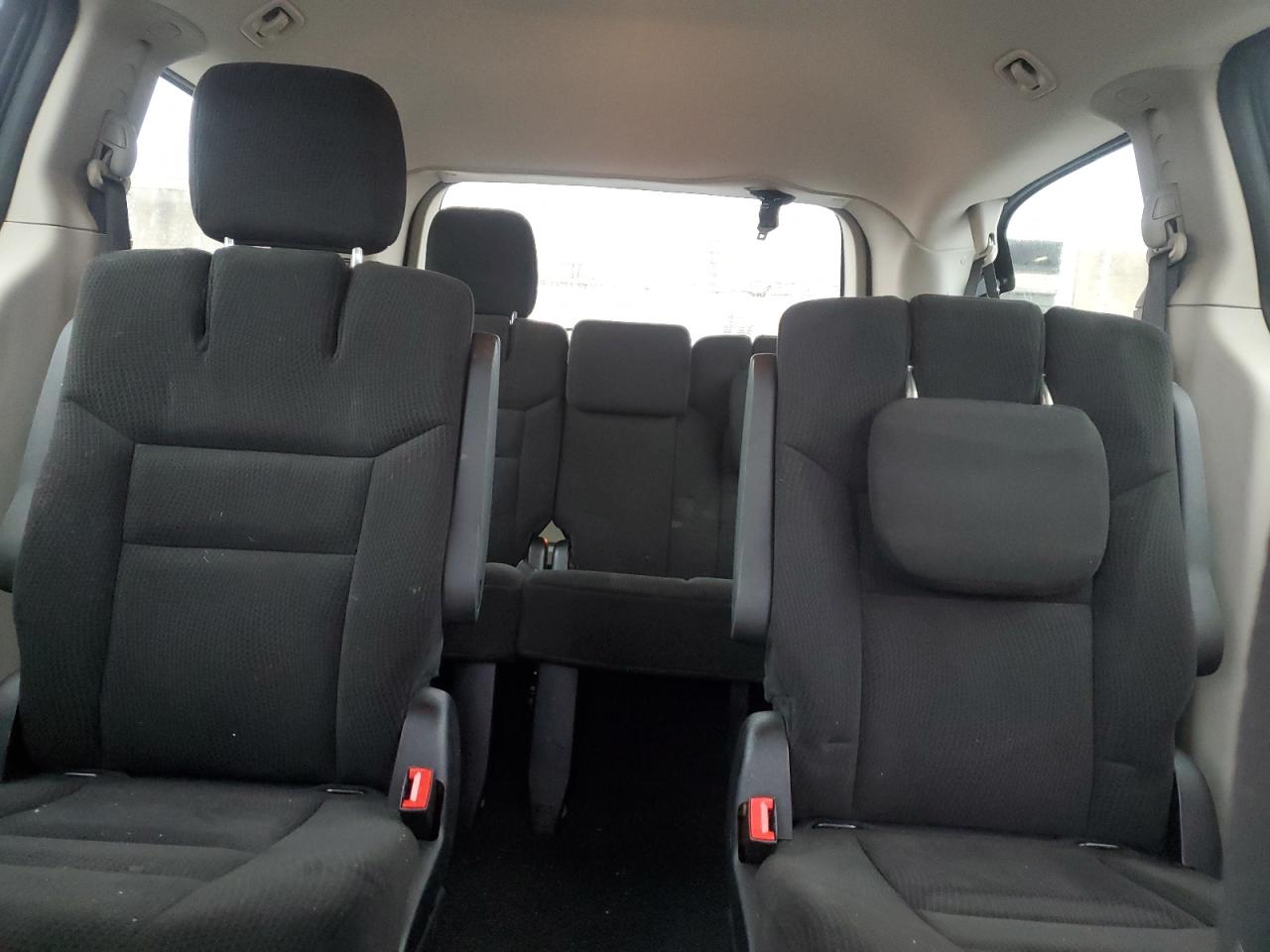 2016 Dodge Caravan - Image 10