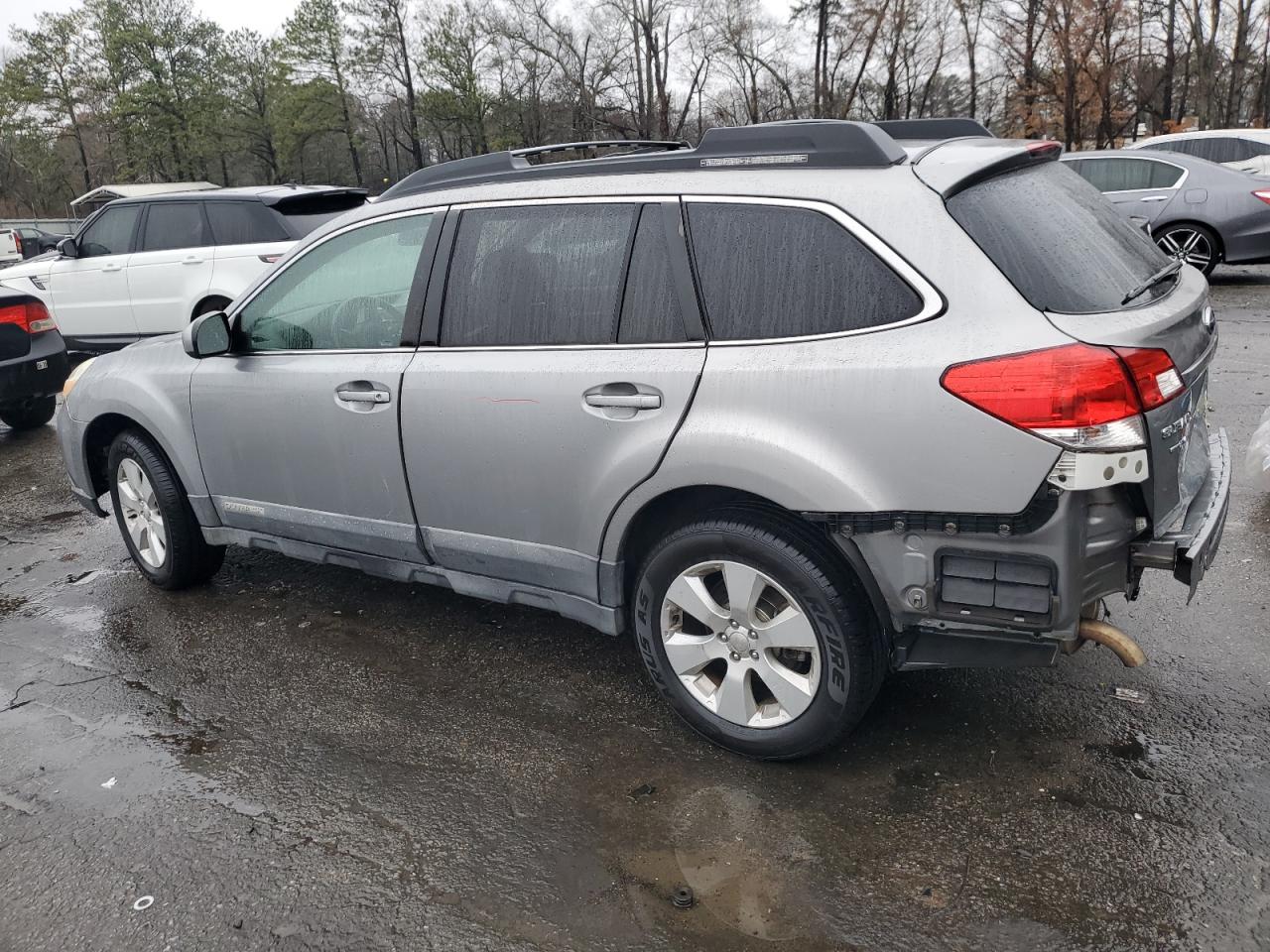 2010 Subaru Outback - Image 2