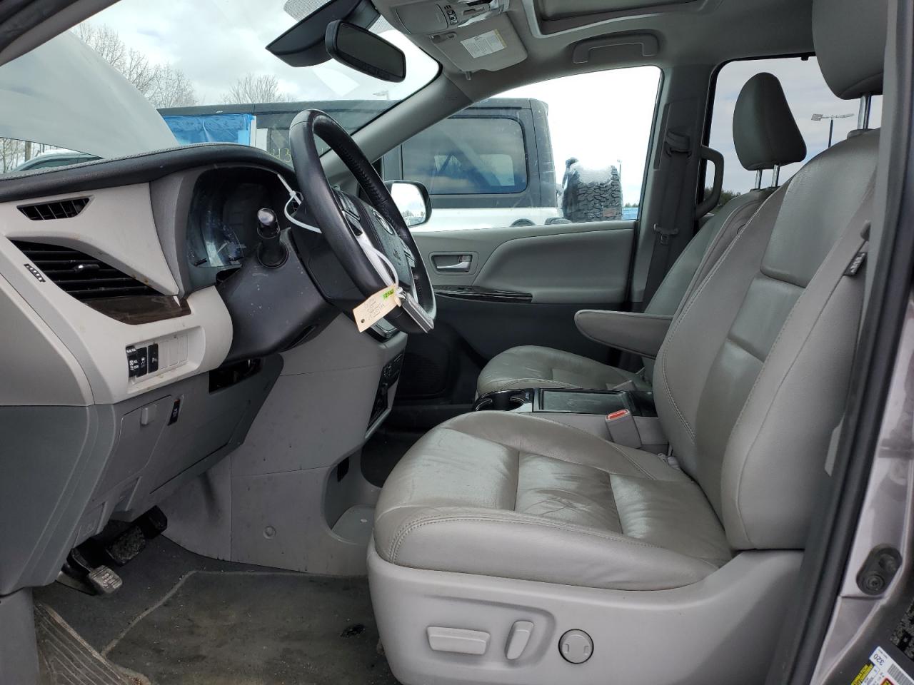 2019 Toyota Sienna - Image 7