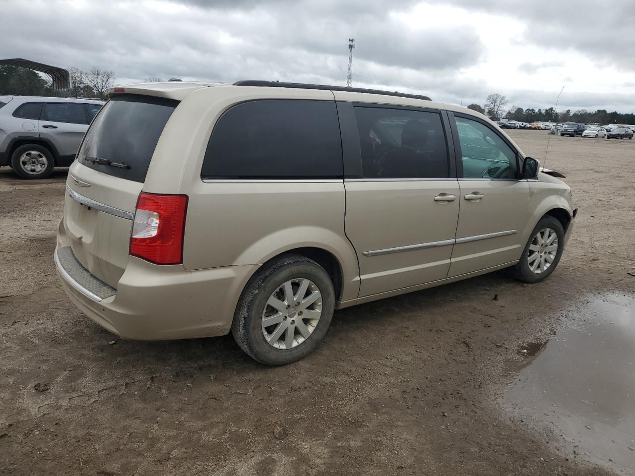 2015 Chrysler Town & Country - Image 3