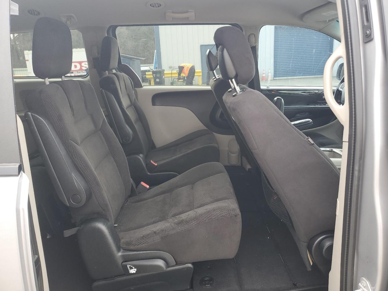 2014 Dodge Caravan - Image 11