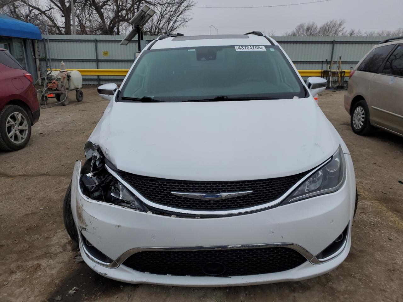 2018 Chrysler Pacifica - Image 5