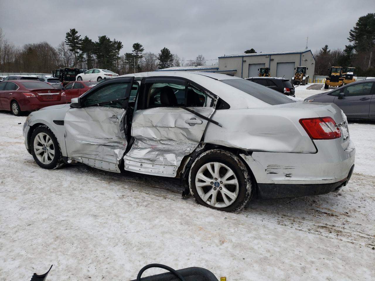 2011 Ford Taurus - Image 2