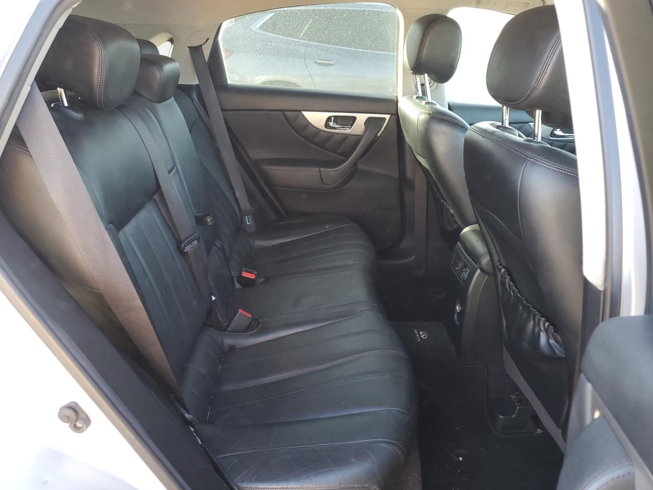 2015 Infiniti QX70 - Image 11