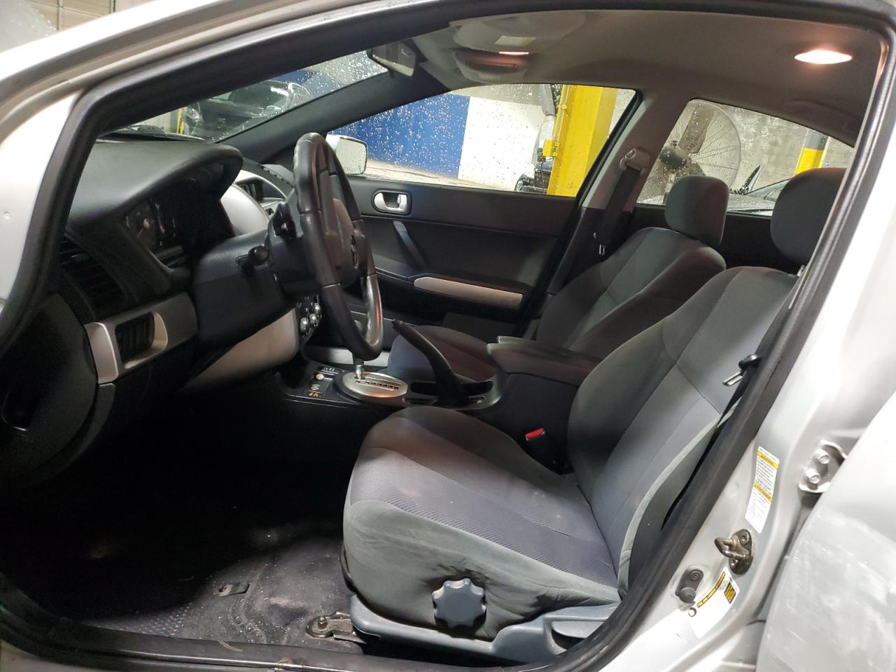 2006 Mitsubishi Galant - Image 7
