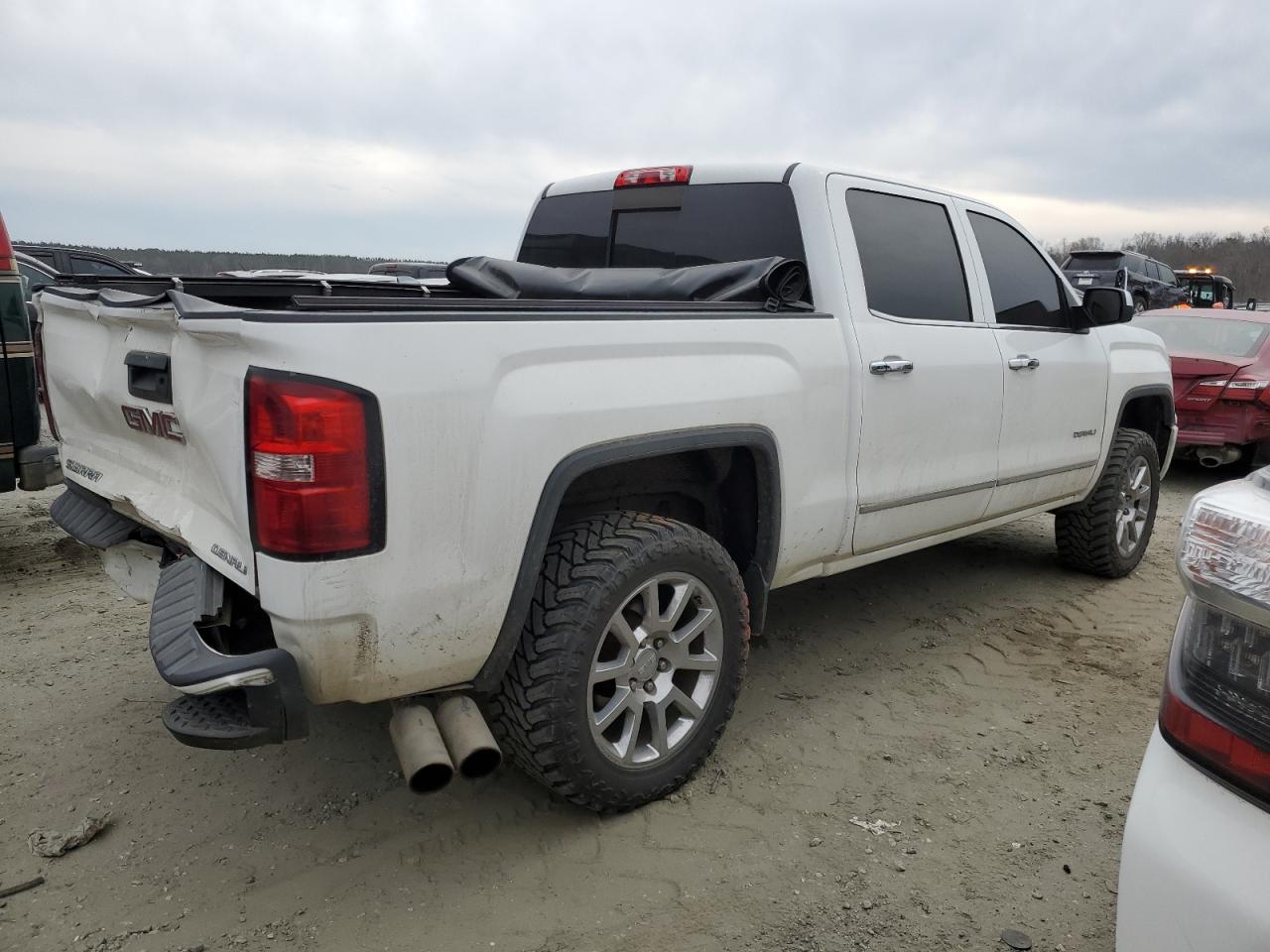 2014 GMC Sierra - Image 3