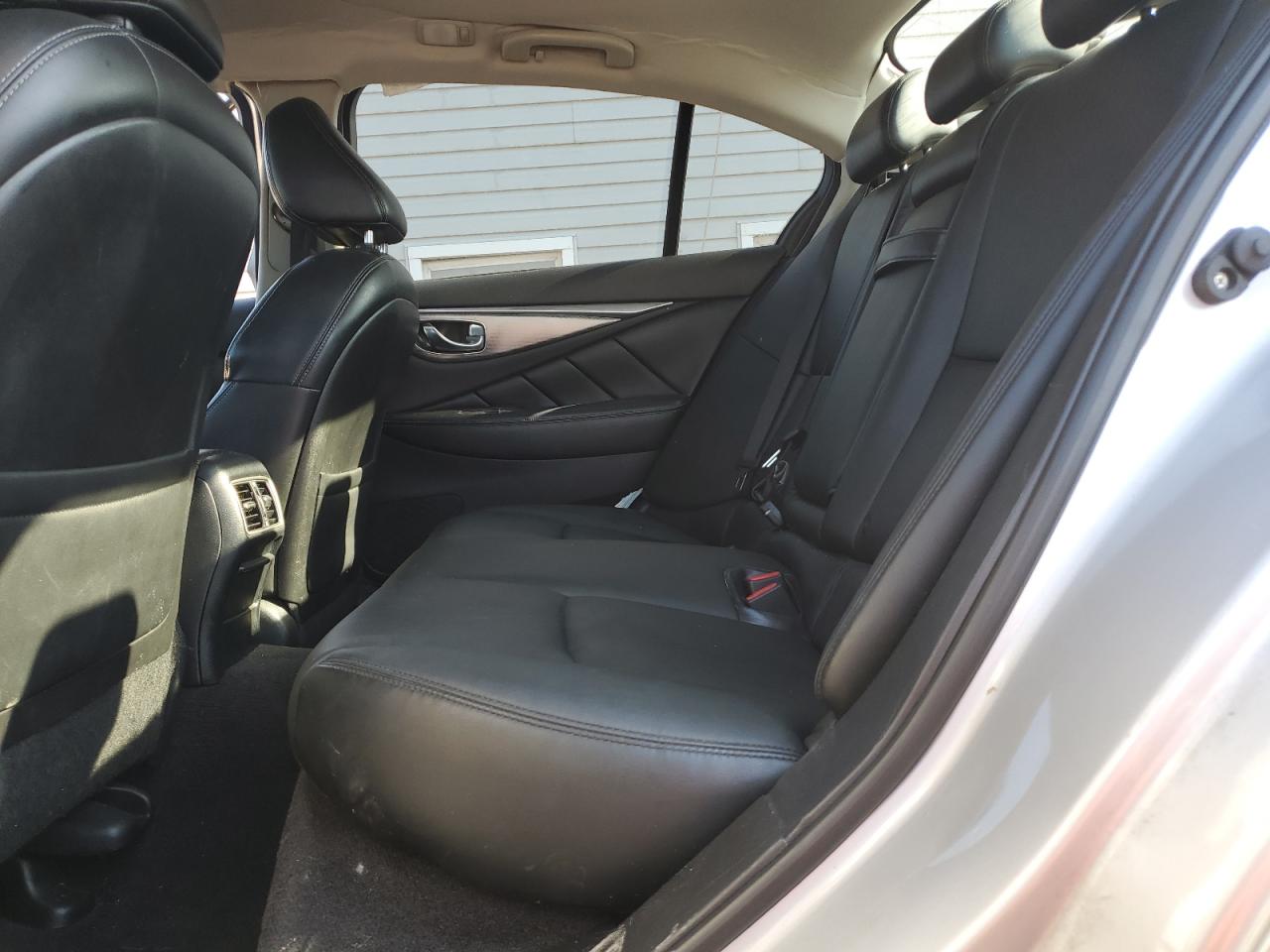2015 Infiniti Q50 - Image 10