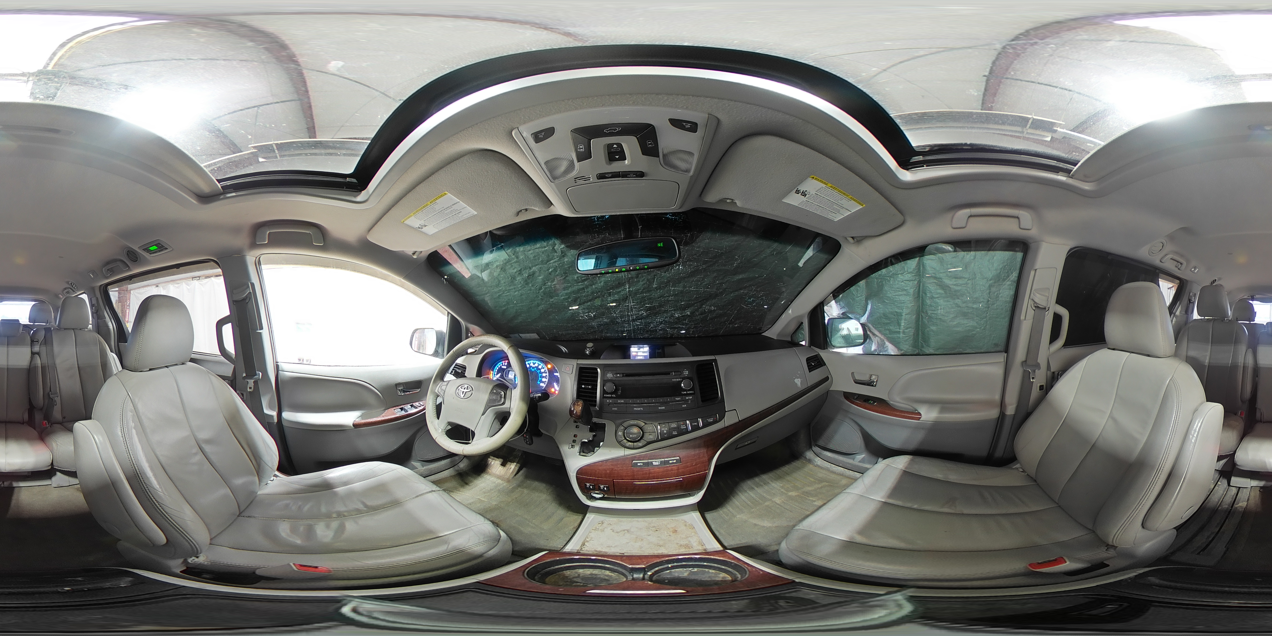 2013 Toyota Sienna - Image 14