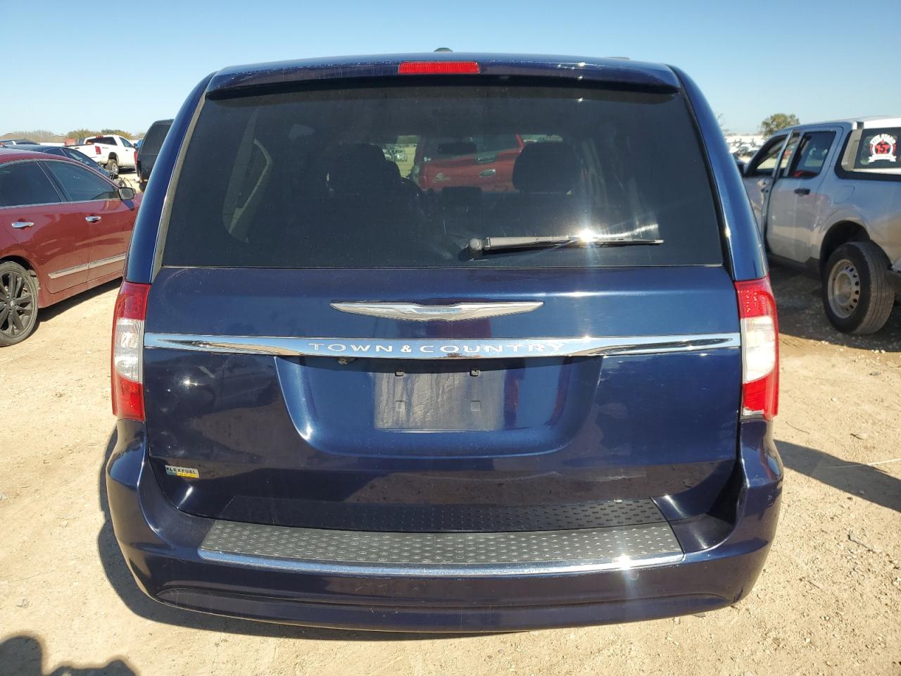 2016 Chrysler Town & Country - Image 6