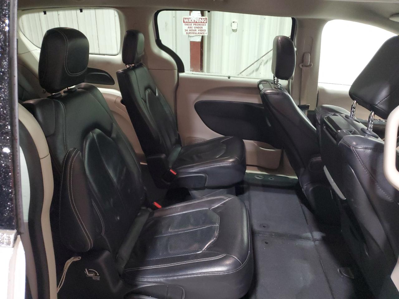 2022 Chrysler Pacifica - Image 11