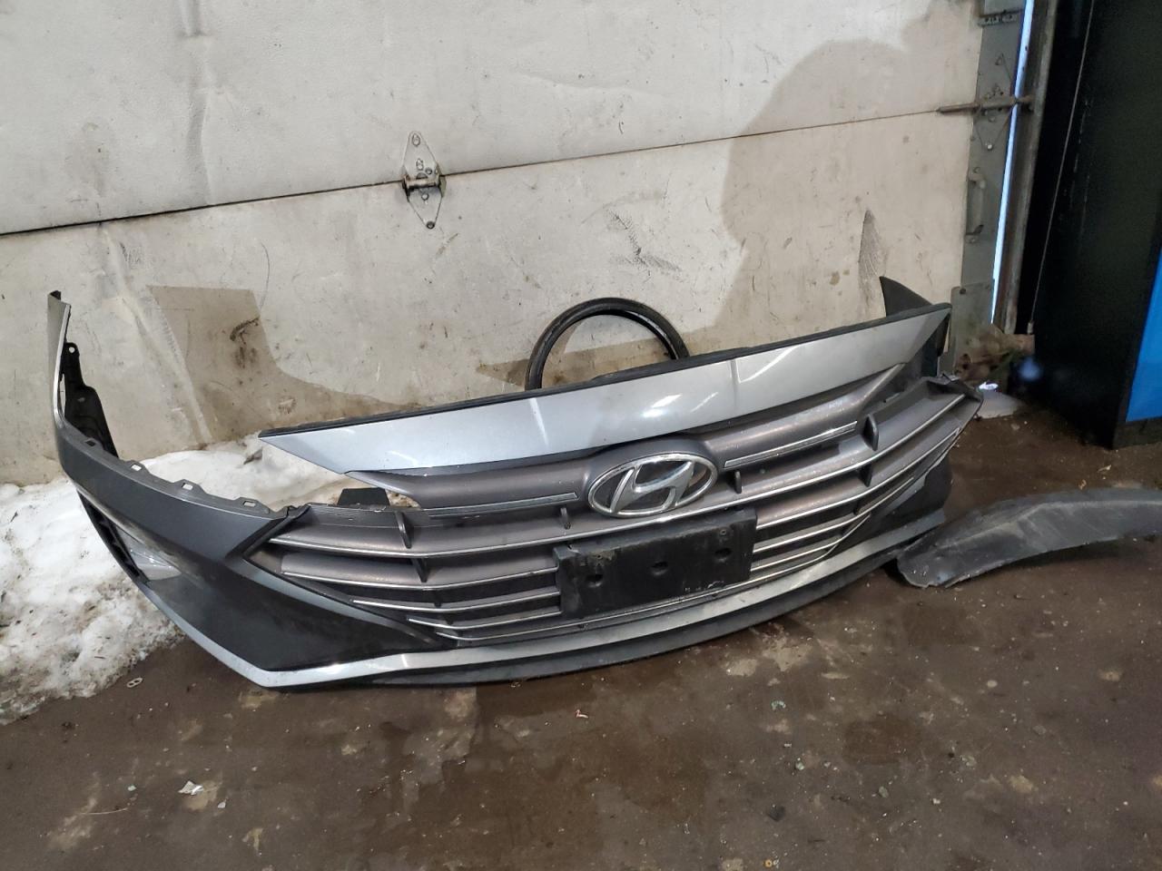 2019 Hyundai Elantra - Image 12