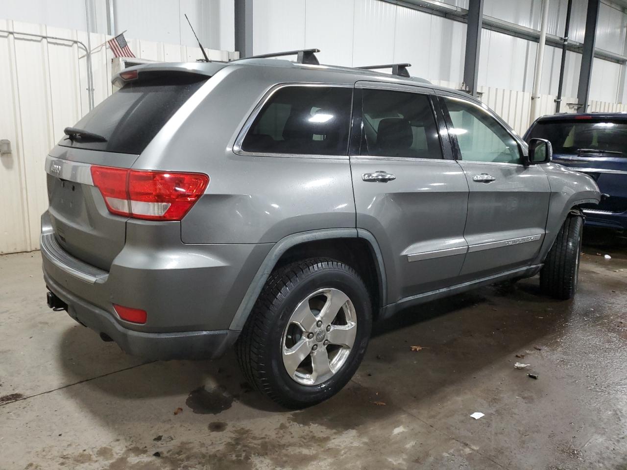 2011 Jeep Grand Cherokee - Image 3