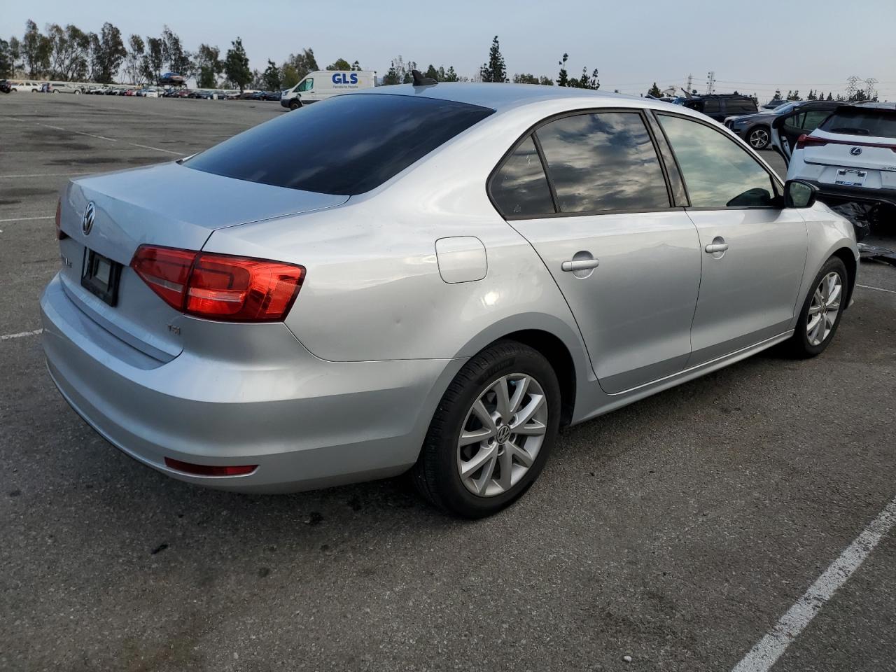 2015 Volkswagen Jetta - Image 3