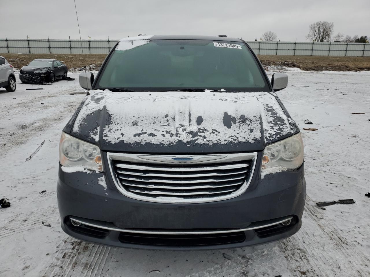 2014 Chrysler Town & Country - Image 5