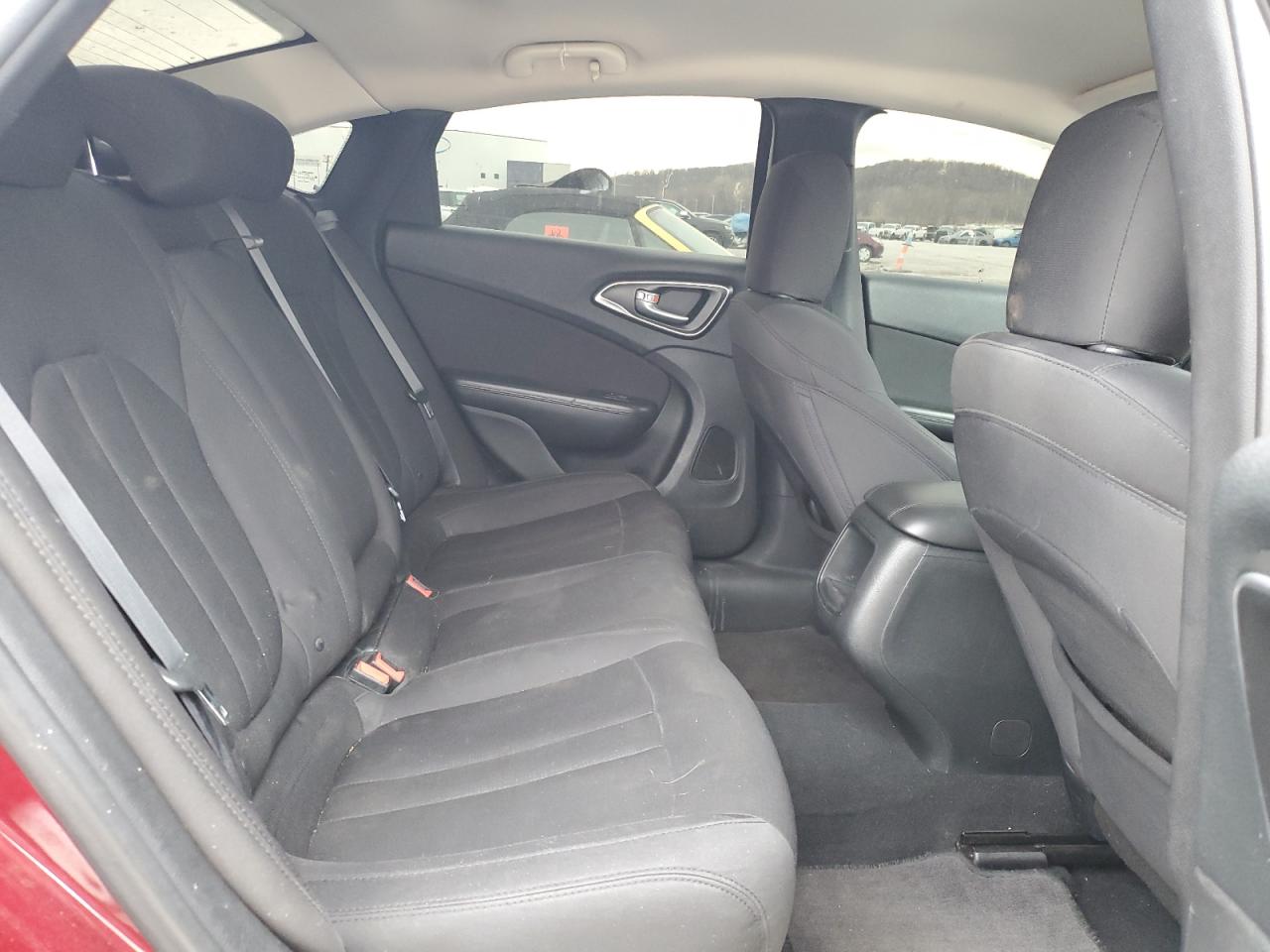 2016 Chrysler 200 - Image 10