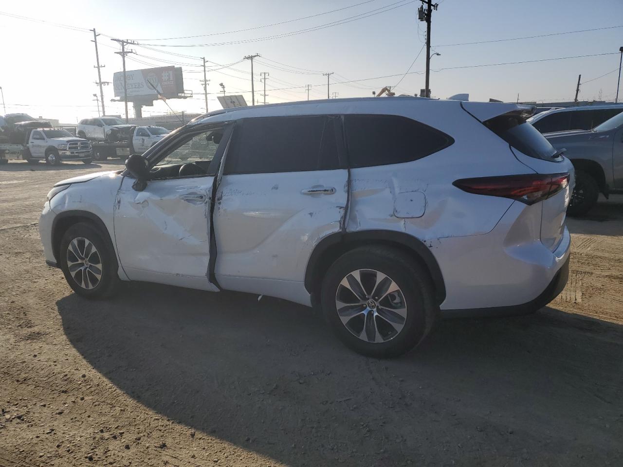 2024 Toyota Highlander - Image 2