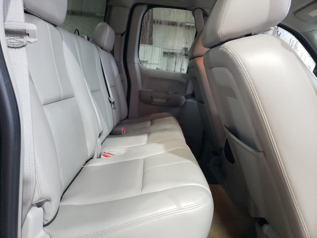 2011 GMC Sierra - Image 10