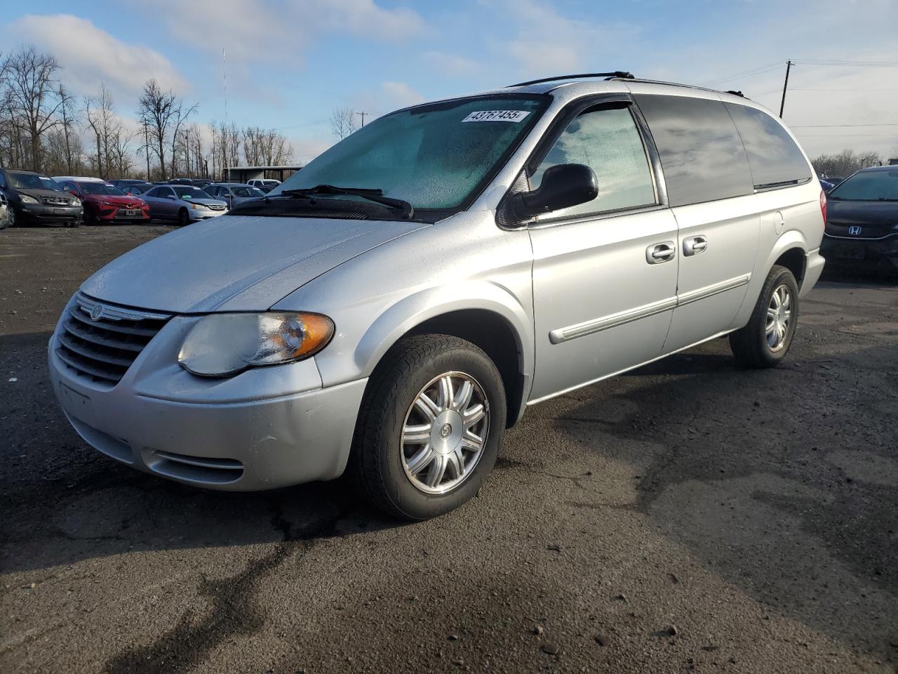 2007 Chrysler Town & Country - Image 1