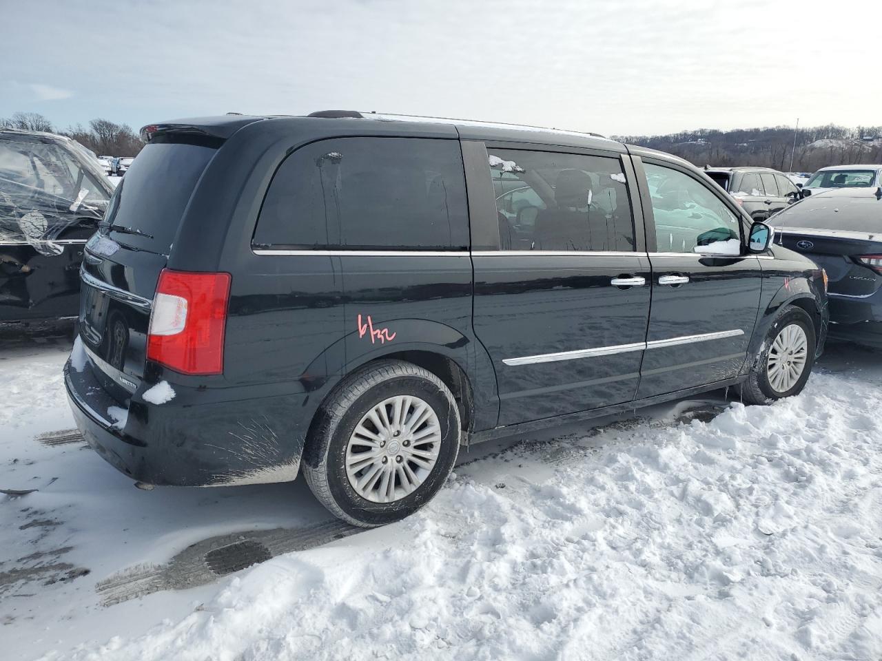 2016 Chrysler Town & Country - Image 3