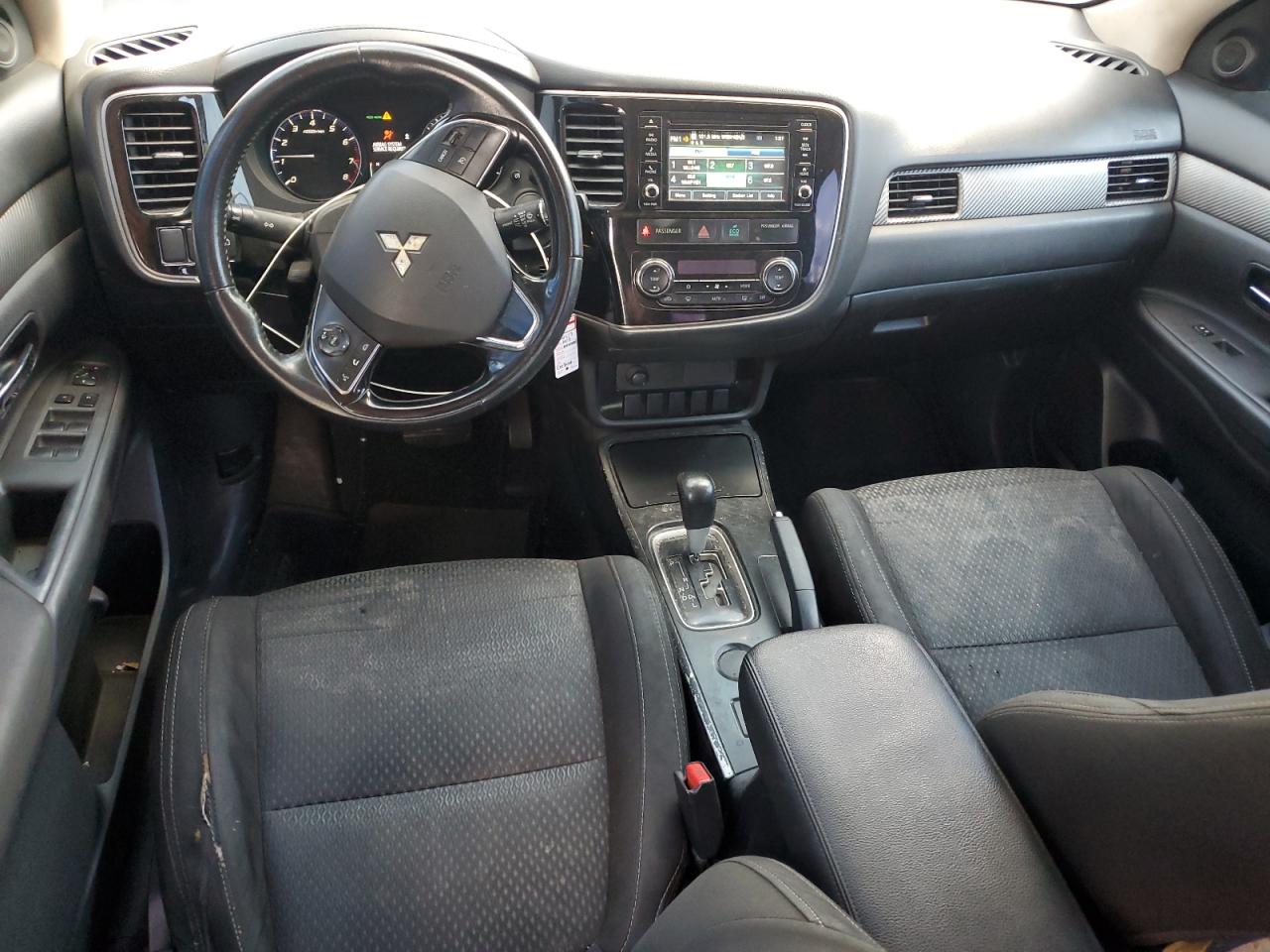 2017 Mitsubishi Outlander - Image 8